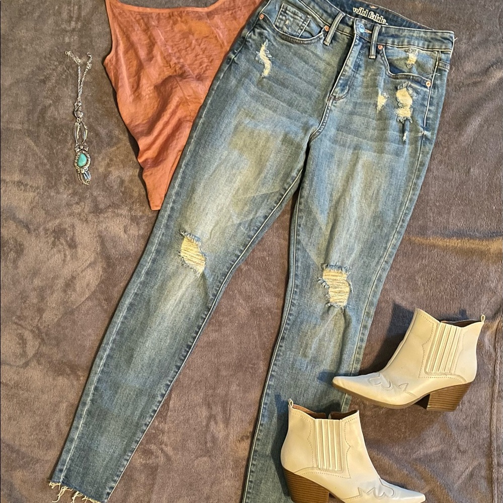 Distressed Jeans - Picture 6 of 6